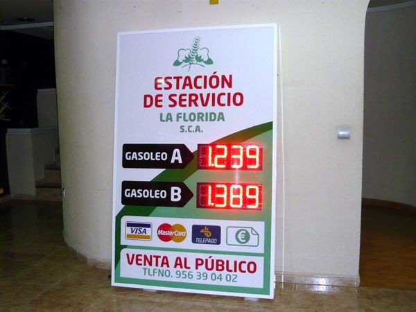 Letreros de precios de combustibles