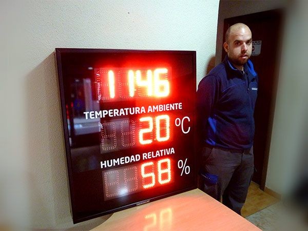 Panel digital de temperatura y humedad