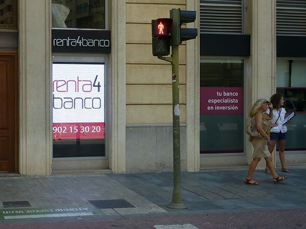 RENTA 4 en Castellón – Modelo: P6mm – Dimensiones: 115 x 154 cm