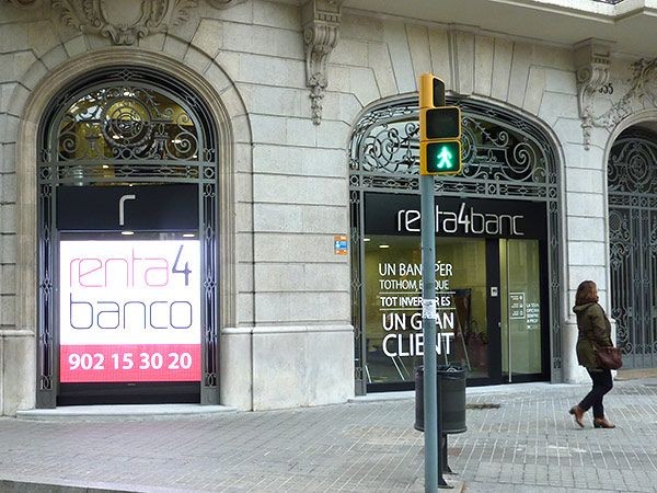RENTA 4 en Gran Vía (Barcelona) – Modelo: P10mm – Dimensiones: 192 x 192 cm