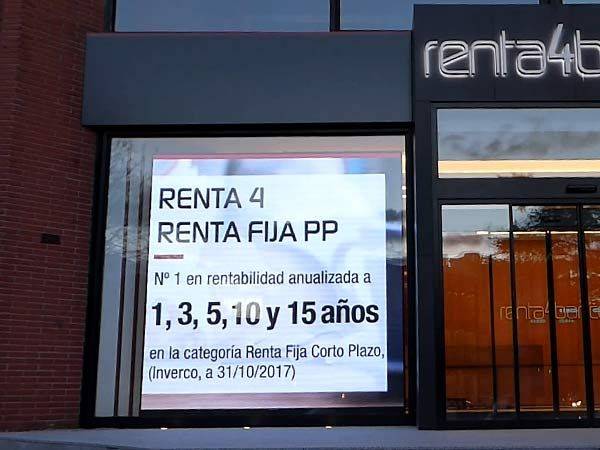 RENTA 4 Paseo de la Habana (Madrid) – Modelo: P4mm BLACK TV – Dimensiones: 281 x 281 cm