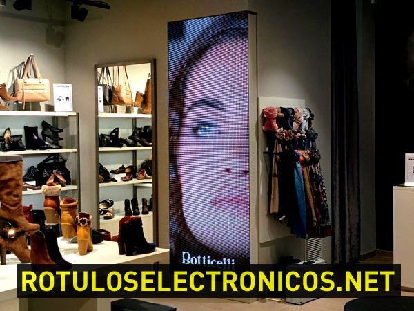 Pantalla LED interior en Tienda Botticelli – Modelo: P6mm – Dimensiones: 96 x 250 cm
